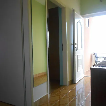 Jerkin Apartman