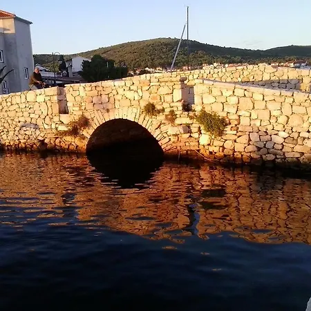 Jerkin Apartman Tribalj