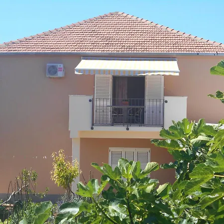 Jerkin Apartman Tribalj